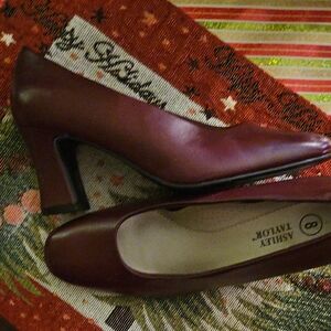 NWOT Ashley Taylor Wine Women's Heels